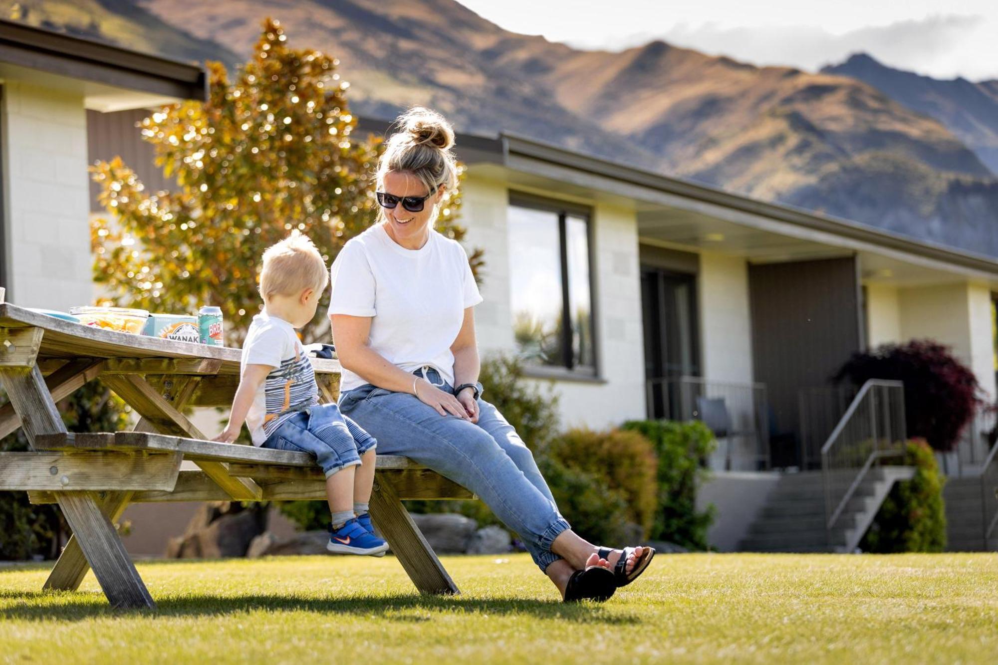 Wanaka Top 10 Holiday Park Bagian luar foto